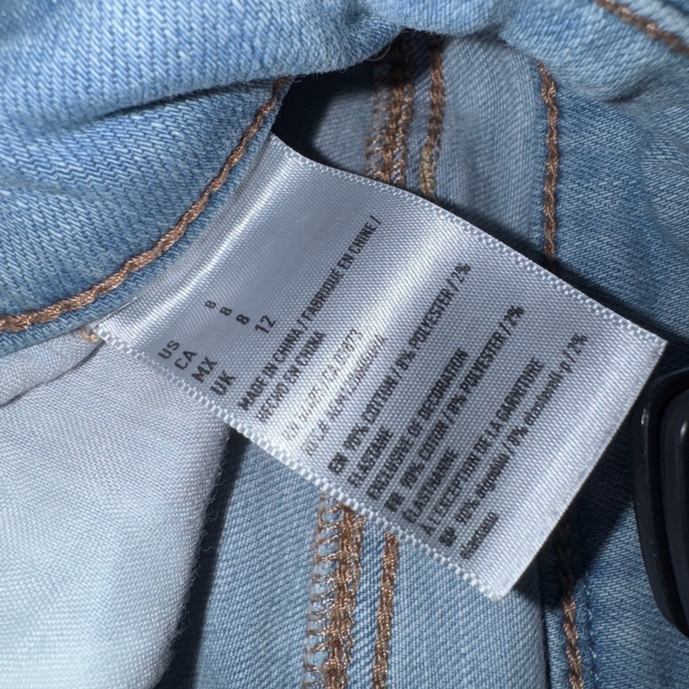 American Eagle- size 8- light wash- Shortie- super stretch - Picture 5 of 5